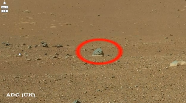 Mars Photos by Curiosity Rover Teeming with 'UFOs'